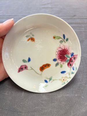 Seven Chinese famille rose cups and eleven saucers with floral design, Qianlong — 照片 11