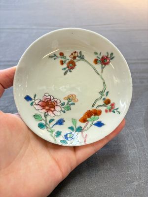 Seven Chinese famille rose cups and eleven saucers with floral design, Qianlong — 照片 15