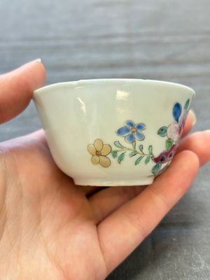 Seven Chinese famille rose cups and eleven saucers with floral design, Qianlong — 照片 23