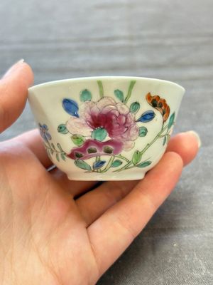 Seven Chinese famille rose cups and eleven saucers with floral design, Qianlong — 照片 24