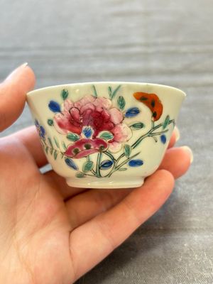 Seven Chinese famille rose cups and eleven saucers with floral design, Qianlong — 照片 30