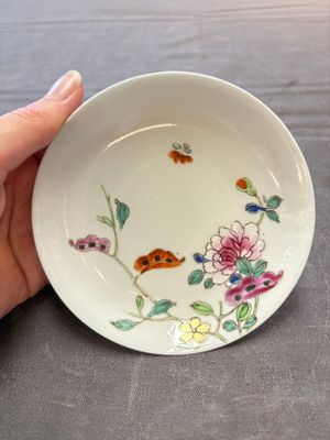 Seven Chinese famille rose cups and eleven saucers with floral design, Qianlong — 照片 3