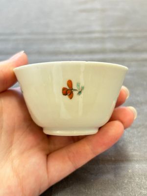 Seven Chinese famille rose cups and eleven saucers with floral design, Qianlong — 照片 32