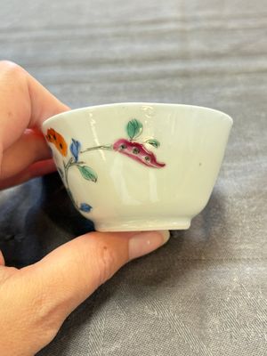 Seven Chinese famille rose cups and eleven saucers with floral design, Qianlong — 照片 37