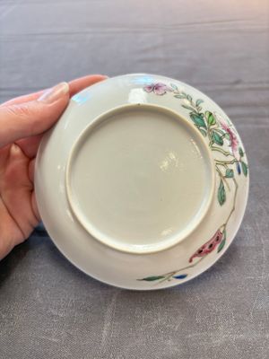 Seven Chinese famille rose cups and eleven saucers with floral design, Qianlong — 照片 4