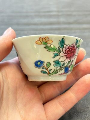 Seven Chinese famille rose cups and eleven saucers with floral design, Qianlong — 照片 41