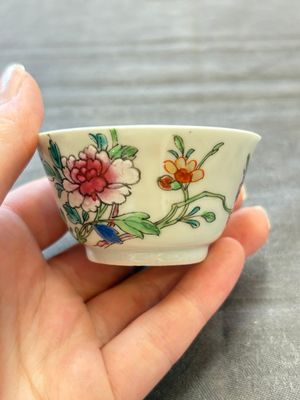 Seven Chinese famille rose cups and eleven saucers with floral design, Qianlong — 照片 42