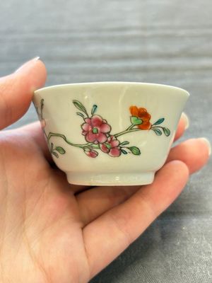 Seven Chinese famille rose cups and eleven saucers with floral design, Qianlong — 照片 43
