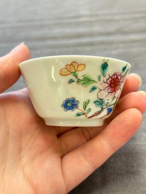 Seven Chinese famille rose cups and eleven saucers with floral design, Qianlong — 照片 47
