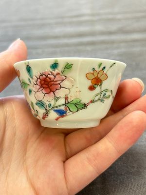 Seven Chinese famille rose cups and eleven saucers with floral design, Qianlong — 照片 48