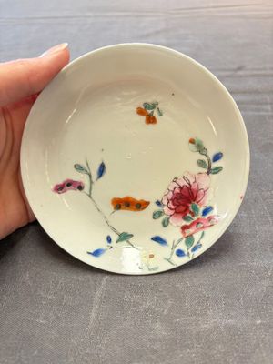 Seven Chinese famille rose cups and eleven saucers with floral design, Qianlong — 照片 5