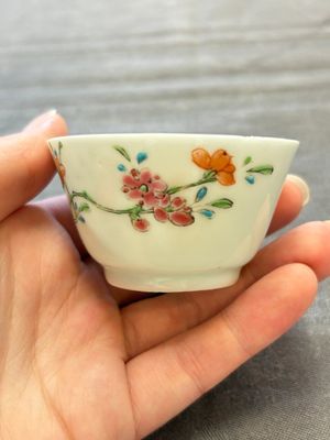 Seven Chinese famille rose cups and eleven saucers with floral design, Qianlong — 照片 55