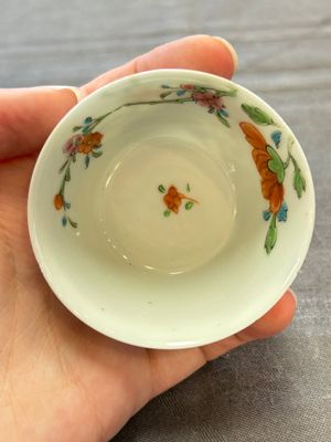 Seven Chinese famille rose cups and eleven saucers with floral design, Qianlong — 照片 57