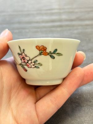 Seven Chinese famille rose cups and eleven saucers with floral design, Qianlong — 照片 61