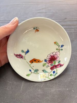 Seven Chinese famille rose cups and eleven saucers with floral design, Qianlong — 照片 7