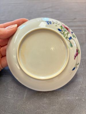 Seven Chinese famille rose cups and eleven saucers with floral design, Qianlong — 照片 8