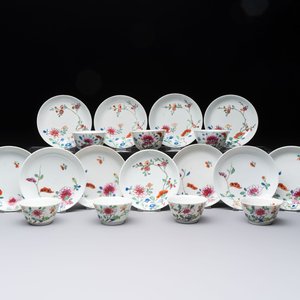 Seven Chinese famille rose cups and eleven saucers with floral design, Qianlong — 照片 1