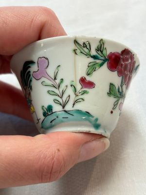 Seven Chinese famille rose cups and saucers, Yongzheng/Qianlong — photo 12
