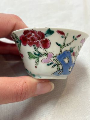Seven Chinese famille rose cups and saucers, Yongzheng/Qianlong — photo 13
