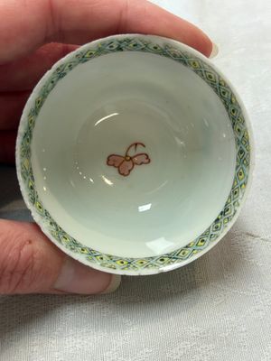 Seven Chinese famille rose cups and saucers, Yongzheng/Qianlong — photo 27