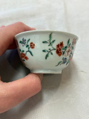 Seven Chinese famille rose cups and saucers, Yongzheng/Qianlong — photo 33