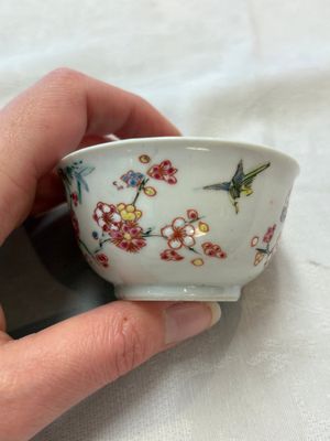 Seven Chinese famille rose cups and saucers, Yongzheng/Qianlong — photo 39