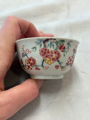 Seven Chinese famille rose cups and saucers, Yongzheng/Qianlong — photo 40