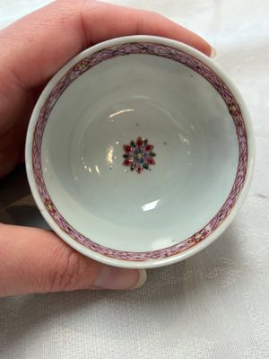 Seven Chinese famille rose cups and saucers, Yongzheng/Qianlong — photo 41