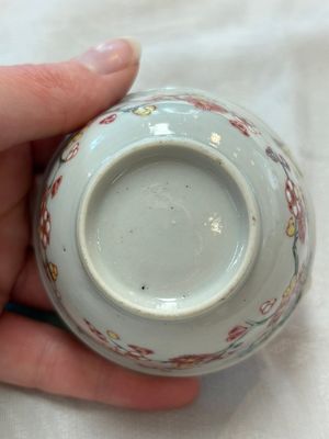 Seven Chinese famille rose cups and saucers, Yongzheng/Qianlong — photo 42