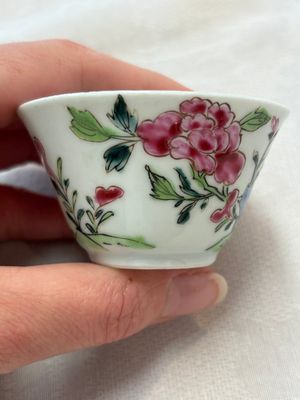 Seven Chinese famille rose cups and saucers, Yongzheng/Qianlong — photo 7