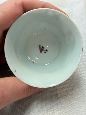 Seven Chinese famille rose cups and saucers, Yongzheng/Qianlong — photo 9