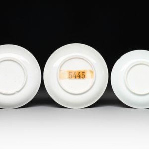 Seven Chinese famille rose cups and saucers, Yongzheng/Qianlong — photo 5