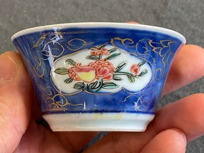 Seven Chinese famille rose cups and seven saucers, Yongzheng/Qianlong — photo 16
