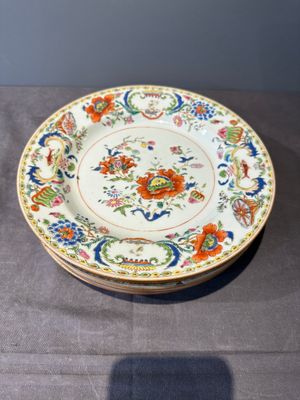 Seven Chinese famille rose 'Madame de Pompadour' plates, Qianlong, ca. 1745 — foto 1