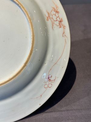 Seven Chinese famille rose 'Madame de Pompadour' plates, Qianlong, ca. 1745 — foto 13