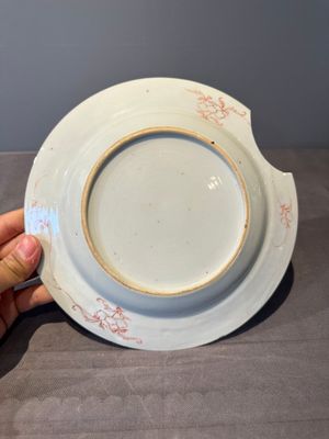 Seven Chinese famille rose 'Madame de Pompadour' plates, Qianlong, ca. 1745 — foto 15
