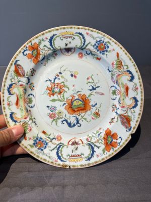 Seven Chinese famille rose 'Madame de Pompadour' plates, Qianlong, ca. 1745 — foto 17