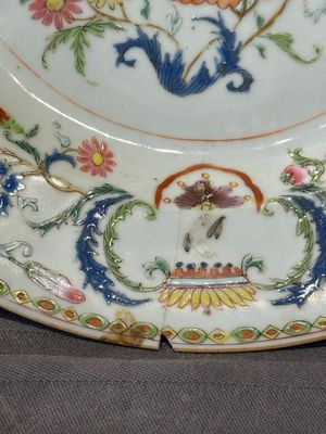 Seven Chinese famille rose 'Madame de Pompadour' plates, Qianlong, ca. 1745 — foto 20