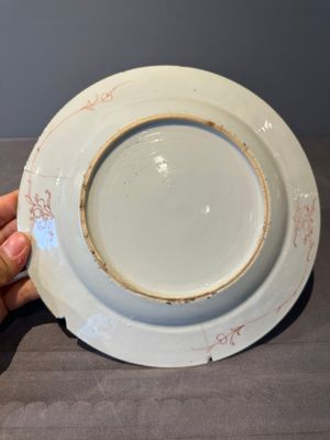 Seven Chinese famille rose 'Madame de Pompadour' plates, Qianlong, ca. 1745 — foto 21