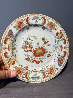 Seven Chinese famille rose 'Madame de Pompadour' plates, Qianlong, ca. 1745 — foto 31