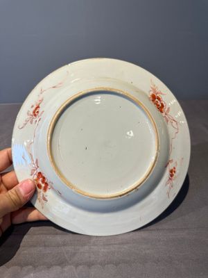 Seven Chinese famille rose 'Madame de Pompadour' plates, Qianlong, ca. 1745 — foto 32