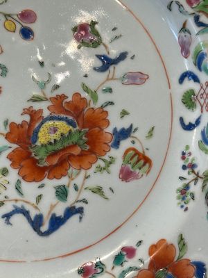 Seven Chinese famille rose 'Madame de Pompadour' plates, Qianlong, ca. 1745 — foto 4