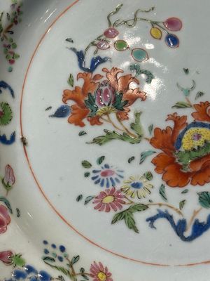 Seven Chinese famille rose 'Madame de Pompadour' plates, Qianlong, ca. 1745 — foto 5