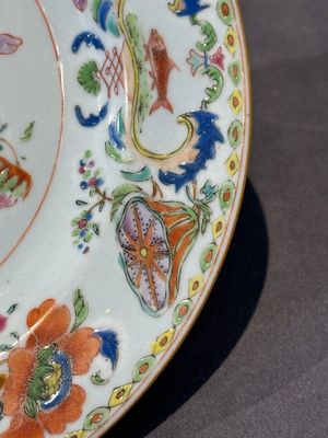 Seven Chinese famille rose 'Madame de Pompadour' plates, Qianlong, ca. 1745 — foto 7