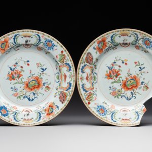 Seven Chinese famille rose 'Madame de Pompadour' plates, Qianlong, ca. 1745 — foto 2
