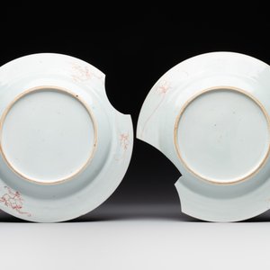 Seven Chinese famille rose 'Madame de Pompadour' plates, Qianlong, ca. 1745 — foto 3