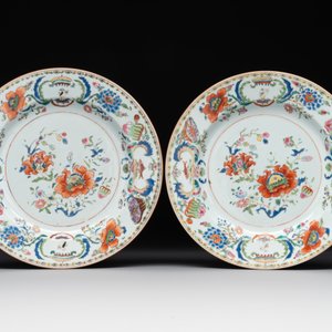 Seven Chinese famille rose 'Madame de Pompadour' plates, Qianlong, ca. 1745 — foto 6