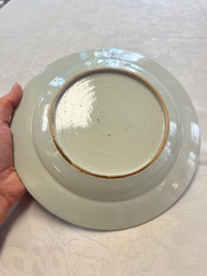 Seven Chinese famille rose plates with floral design, Qianlong — foto 9
