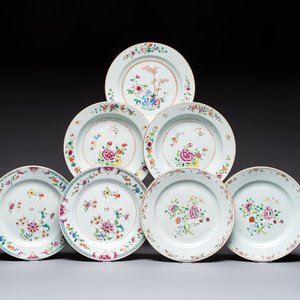 Seven Chinese famille rose plates with floral design, Qianlong — foto 1