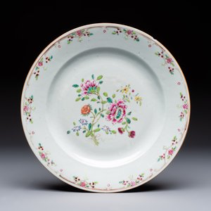 Seven Chinese famille rose plates with floral design, Qianlong — foto 14